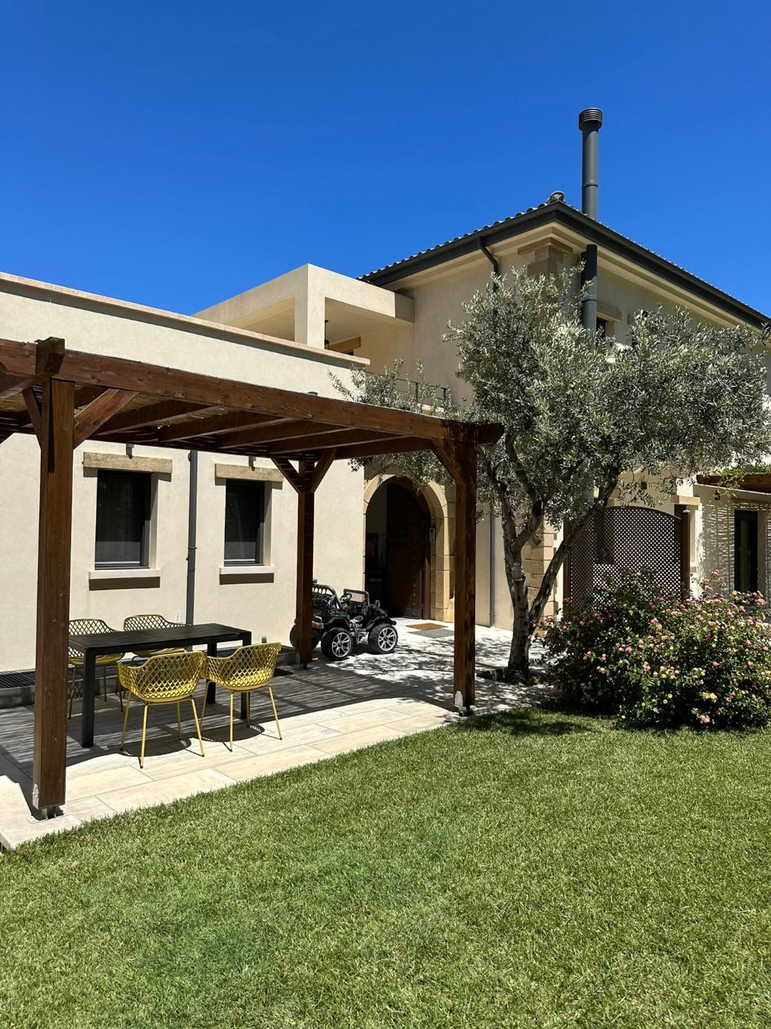 Villa Kalamos / Sea View And Pool Nearby Athens Exterior photo